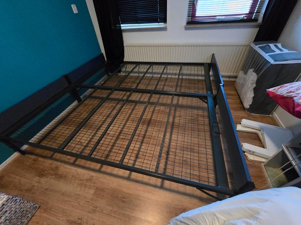 1 persoons onderschuif bed.