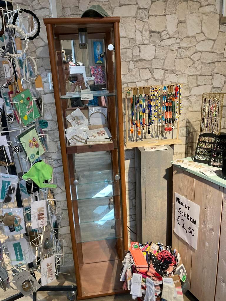 Gratis vitrinekast - ophalen vanaf 17 december