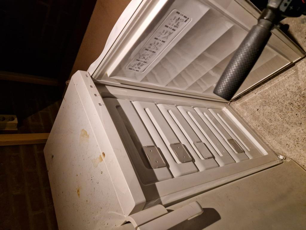 Defecte vriezer gratis af te halen oud ijzer