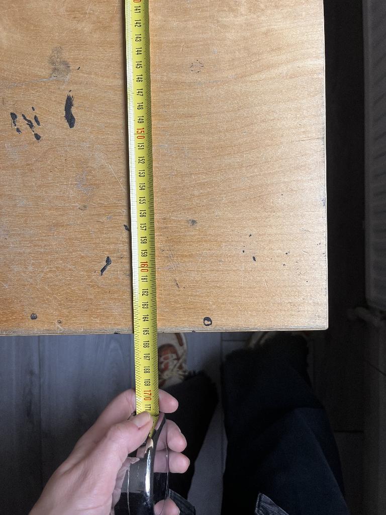 Gratis – 2 tafels (atelier / creatief gebruik)