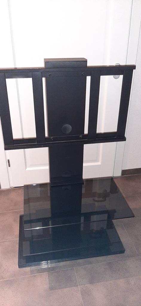 Te koop een mooie televisie standaard kleur zwart. Gratis.