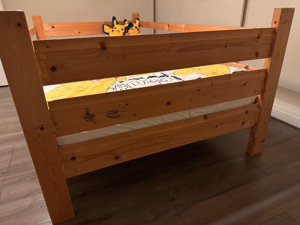 Gratis massief houten bed/kinderbed 120 x 200