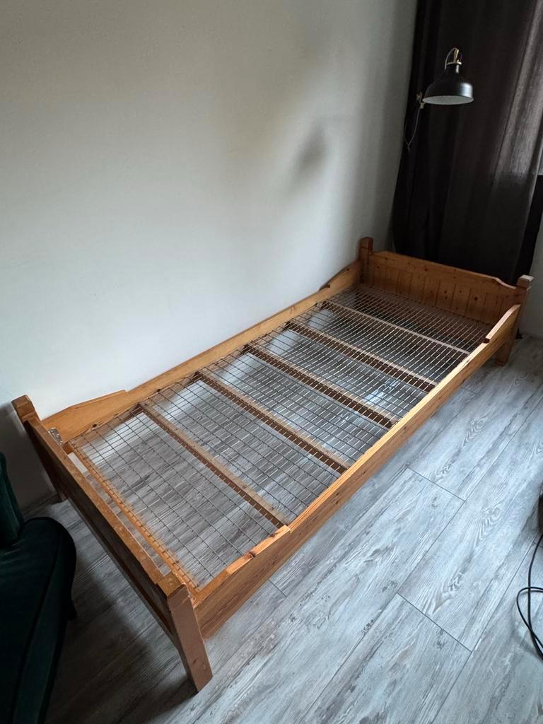 Houten ledikant met stalen bodem - makkelijk te monteren