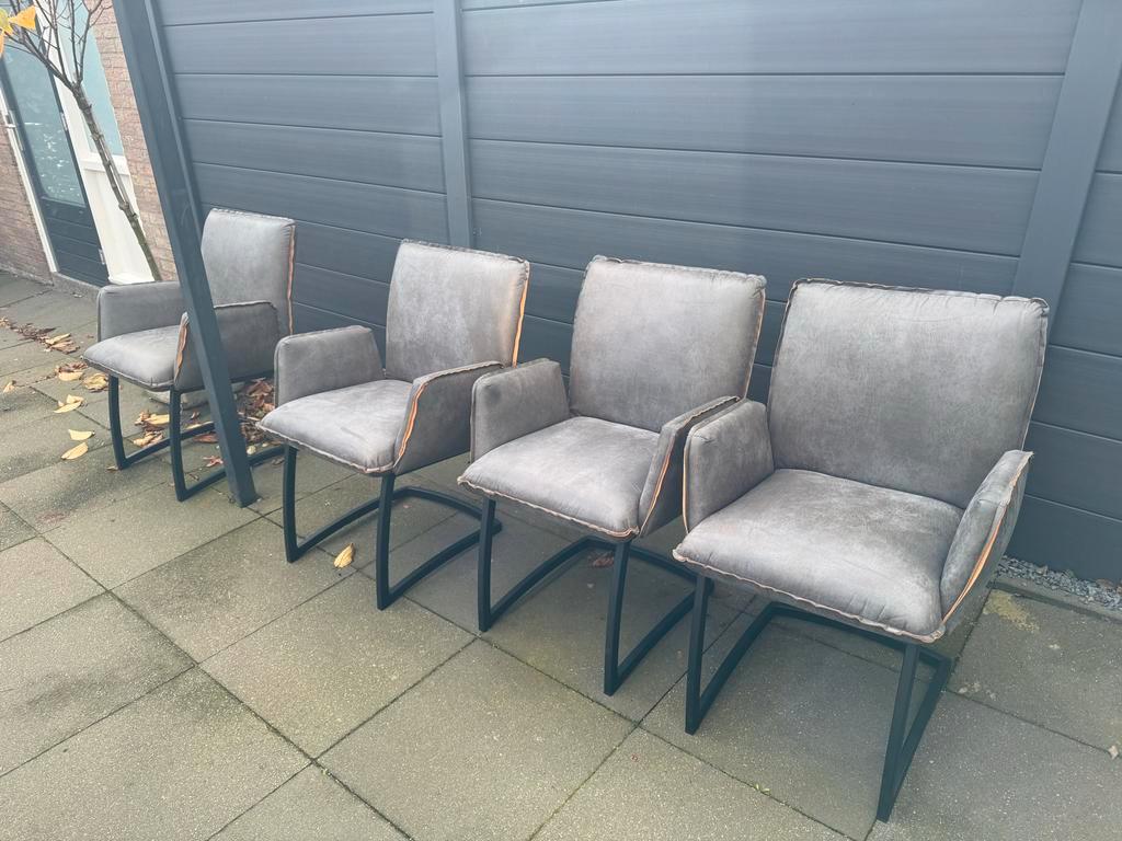 4 Donkergrijze Microleder Eetkamerstoelen - Gratis!