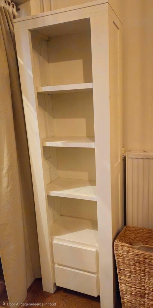 Witte houten kast met 2 lades