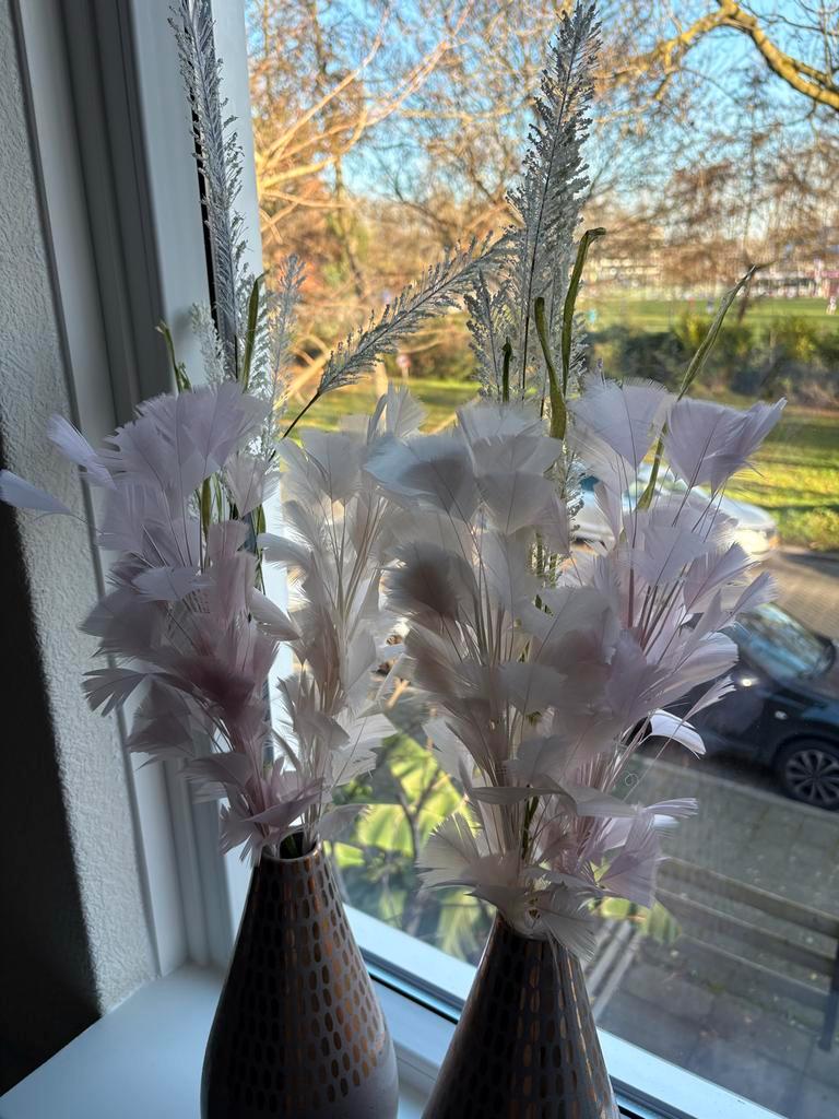 Gratis kunstbloemen/veren (excl. vaas)