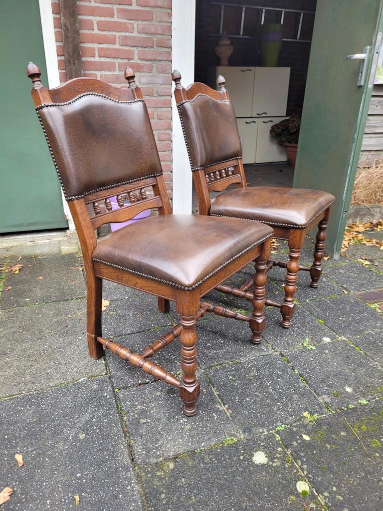 Eettafel 90x145 cm en 4 stoelen. Gratis ophalen