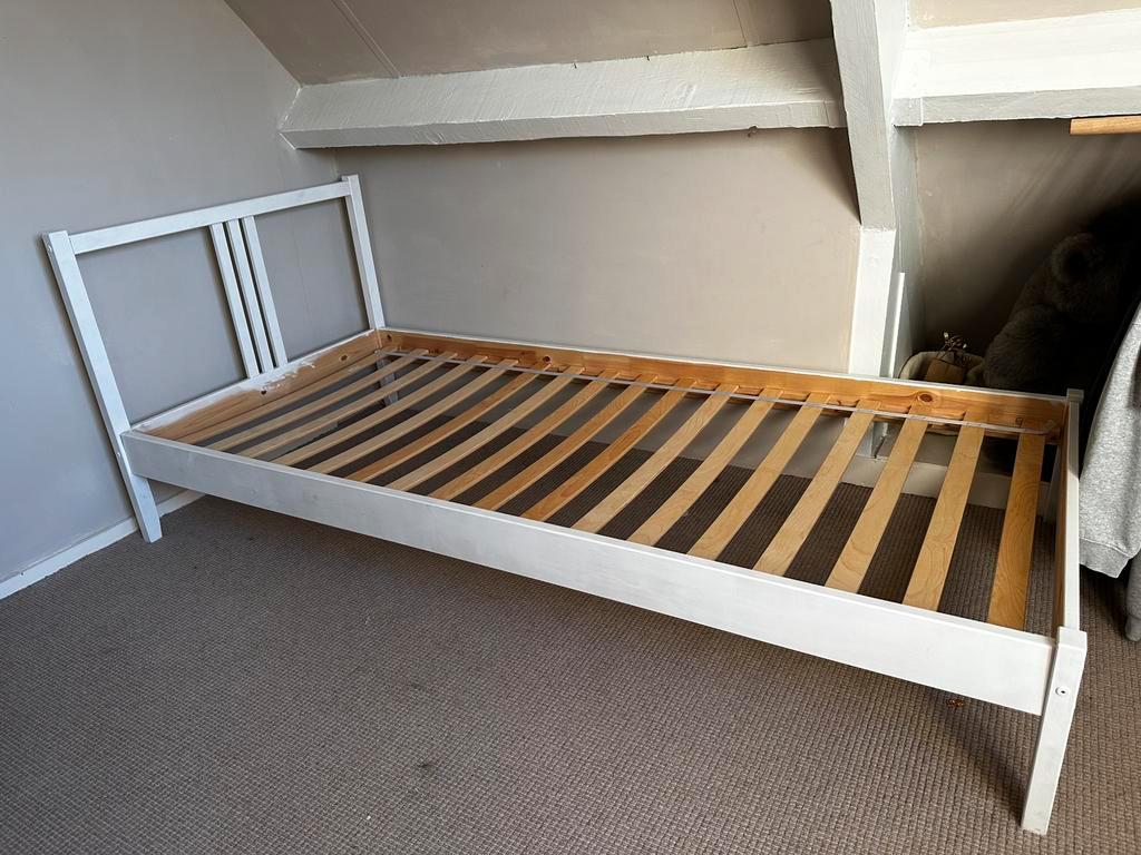 1 pers Bedframe voor matras 90x200 GRATIS