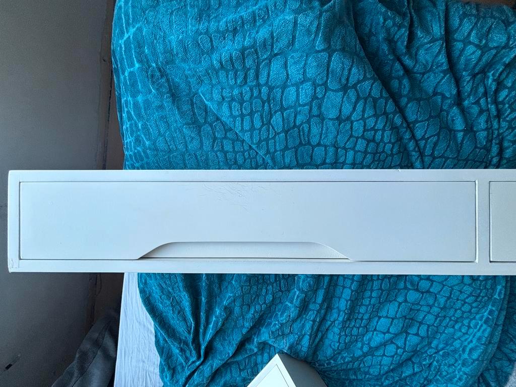 2x witte zwevende lades/nachtkastjes