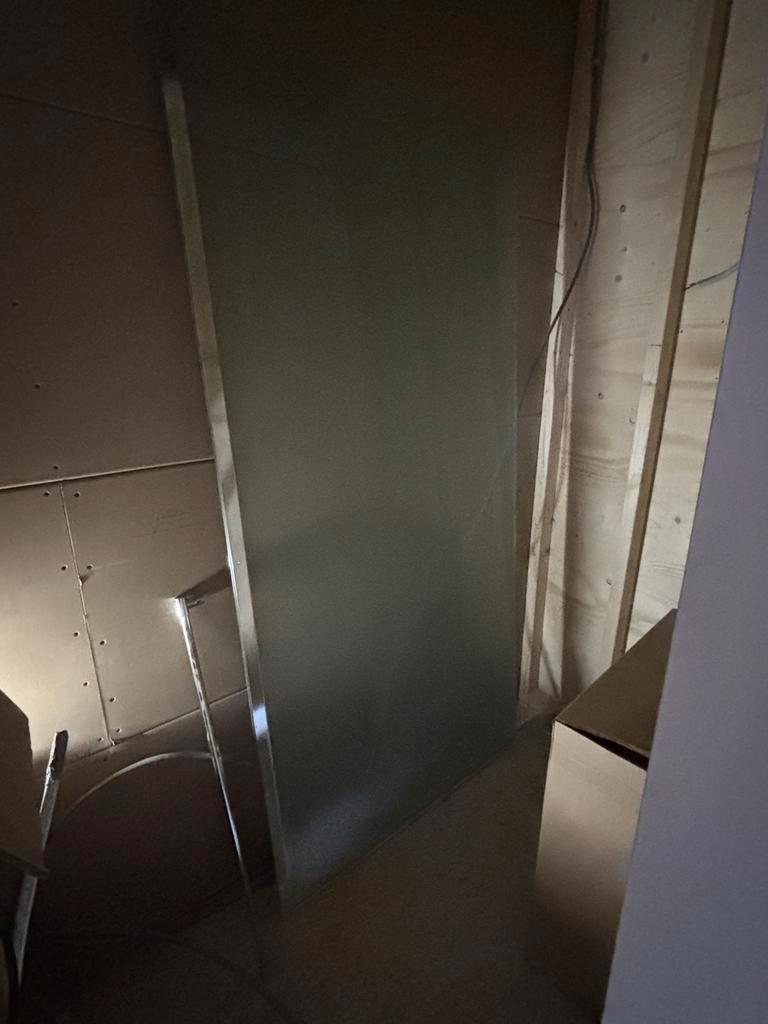 Gratis glazen douche plaat gezandstraald