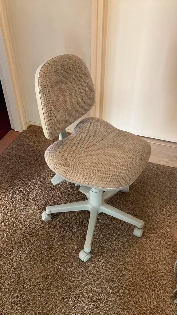 Bureaustoel creme kleur