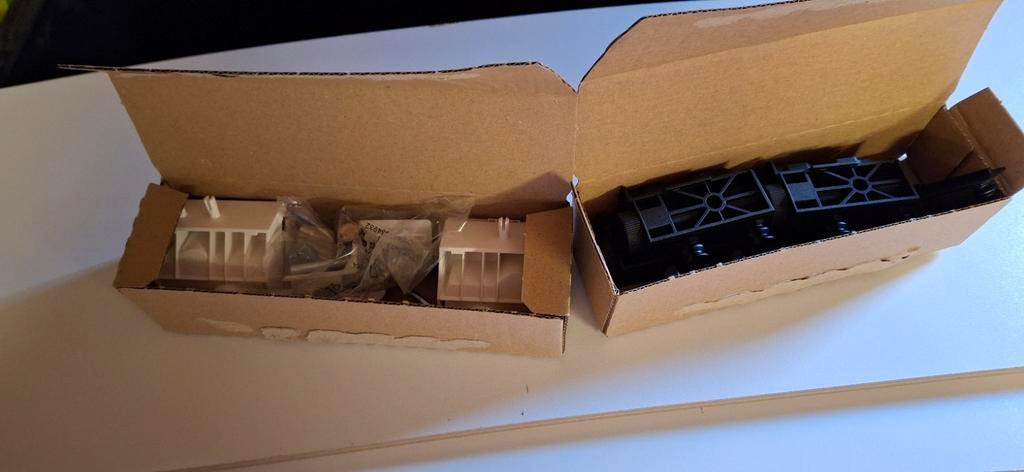 2x achterwand pax kast 100 cm. x 236 cm.