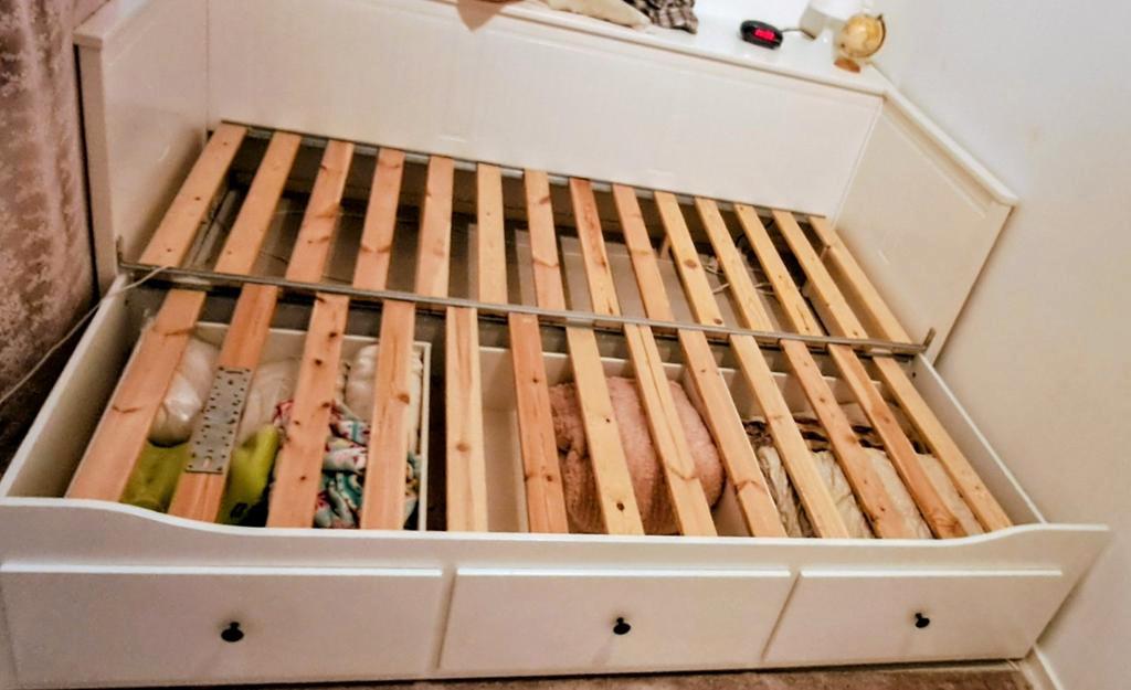 GRATIS: Ikea bed (Hemnes) Zie de ikea site voor afmetingen.