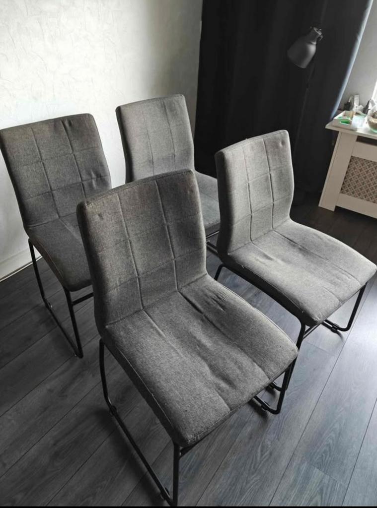 Gratis op te halen, 4 eetkamerstoelen