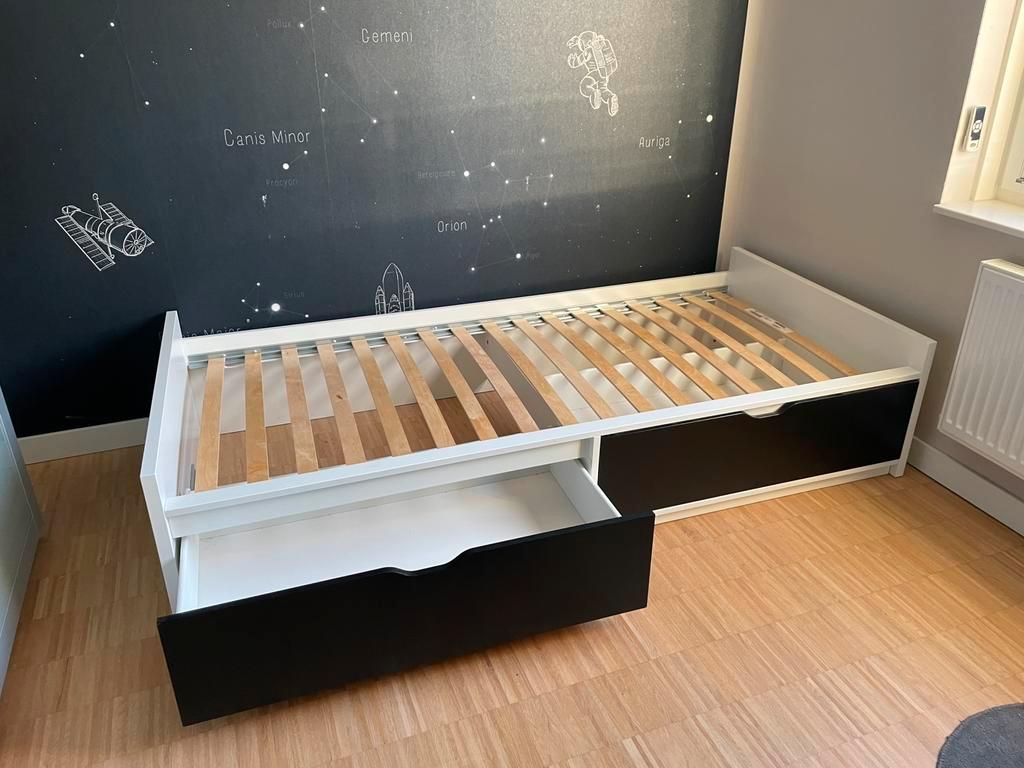 Bed met twee lades en inclusief lattenbodem