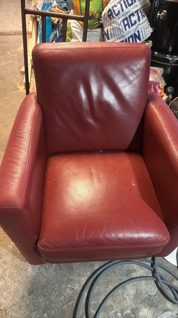 Gratis Zwarte Hoekbank en rode stoel