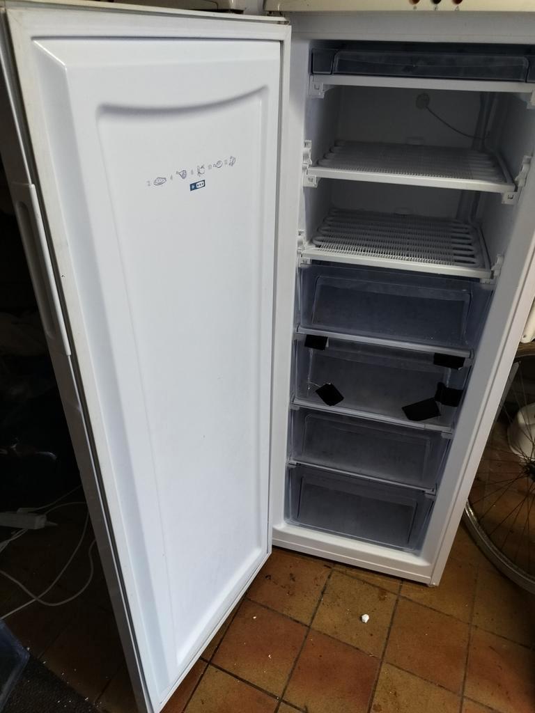 Gratis White Knight Vrieskast - WK1544 - Gebruikt