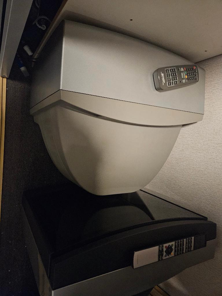 4 Oude televisies en dvd speler gratis ophalen