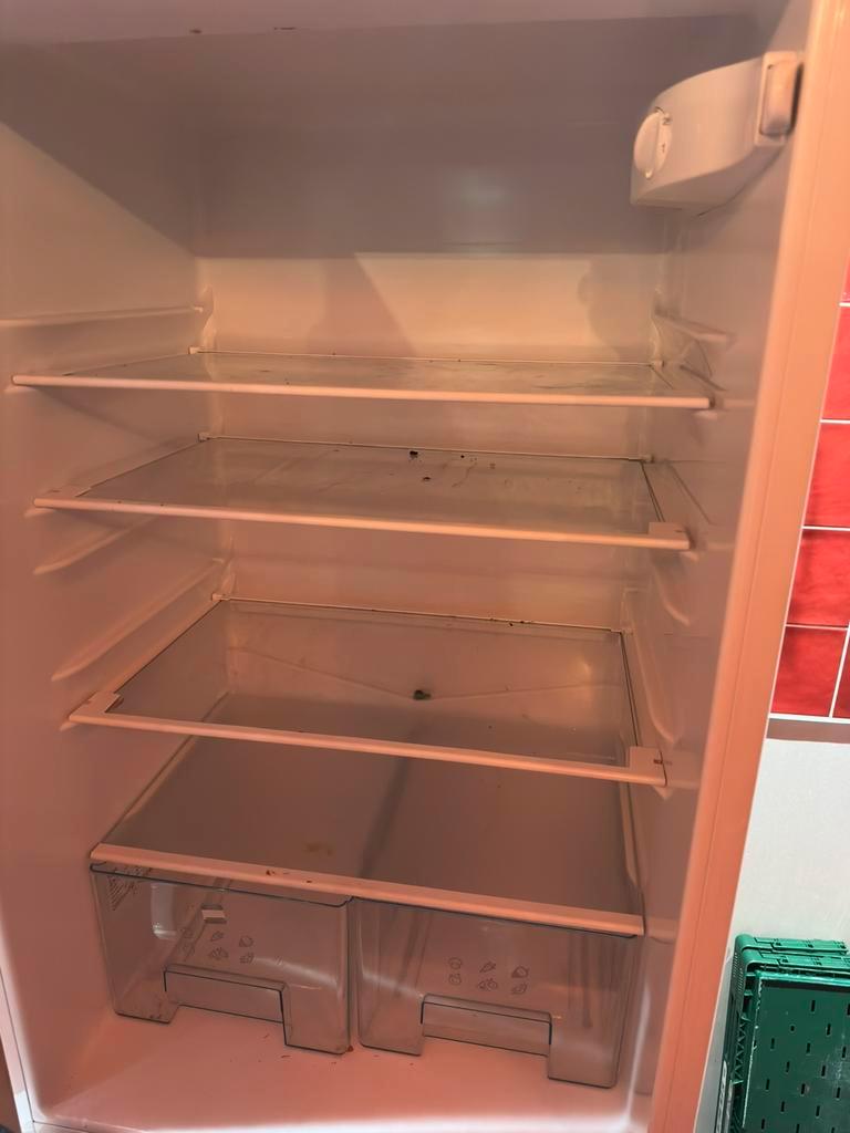 Fridge/koelkast moet nu weg!