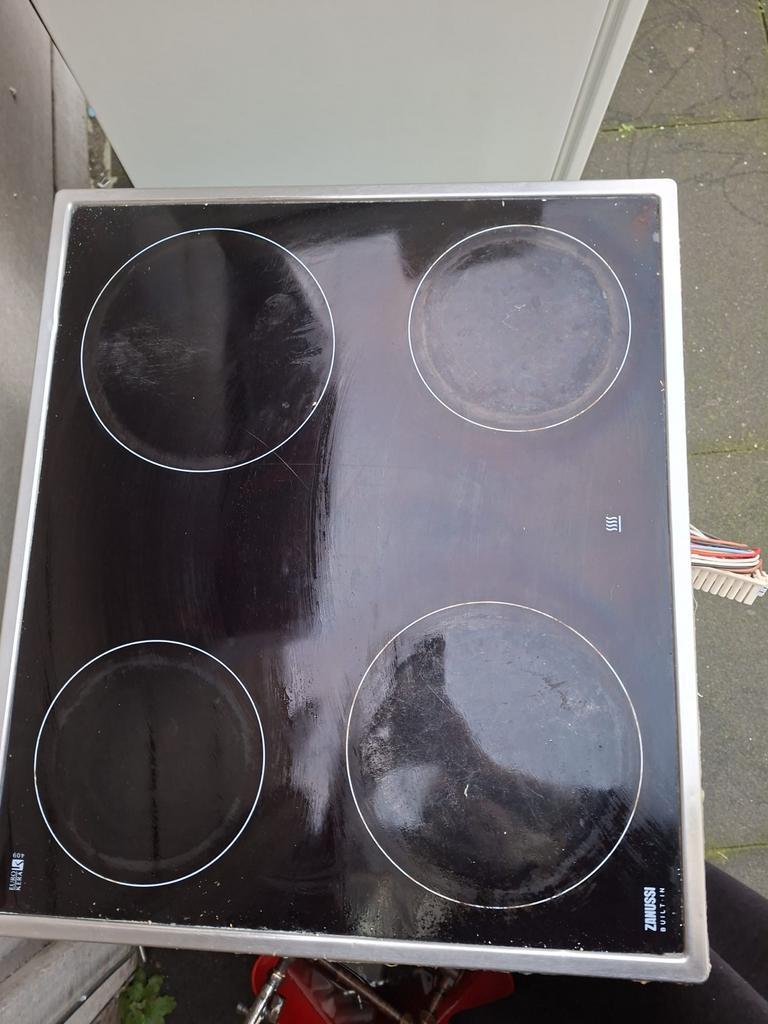 Zanussi Oven  - afzuigkap  kookplaat koelkast Gebruikt