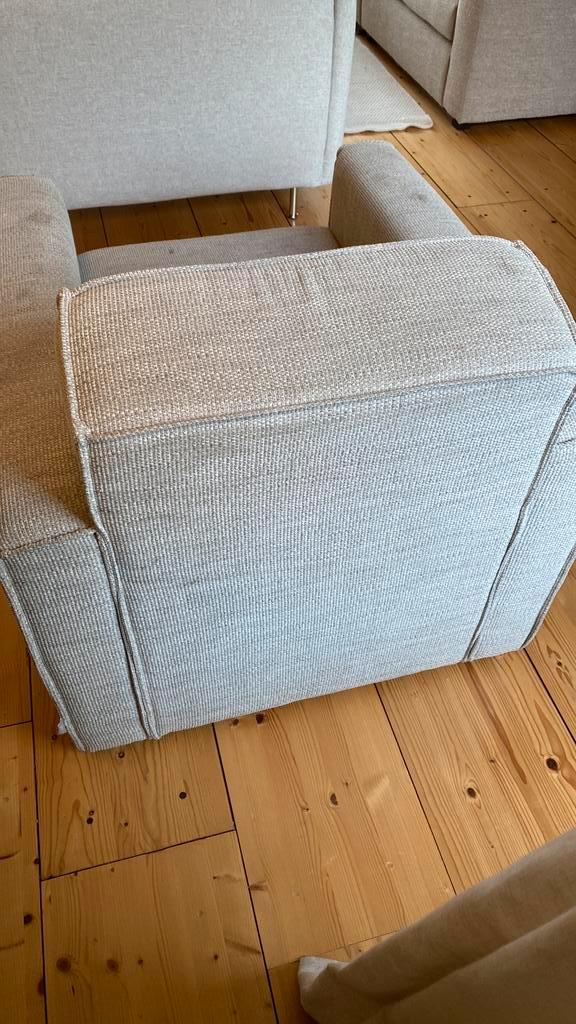 Zuiver fauteuil met vlekjes
