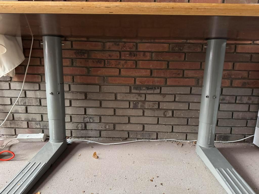 GRATIS Zware kwaliteit bureau / werkbank werktabel