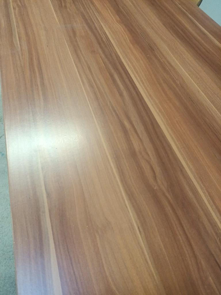 Gratis TAFELS; werktafel hobbytafel