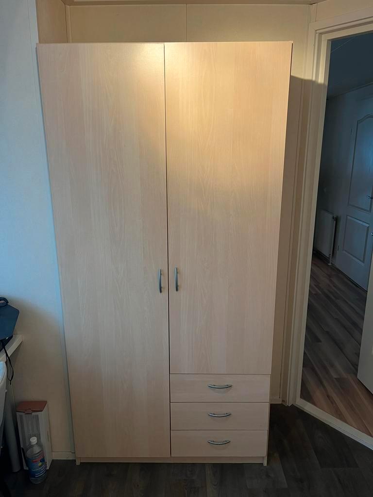 GRATIS OPHALEN Mooie kledingkast met veel opbergruimte