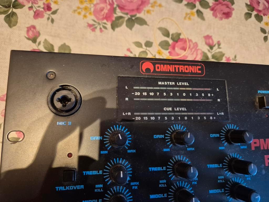 Akai ATT10u pro usb turntable + Omnicronic PM522 Pro DJmixer