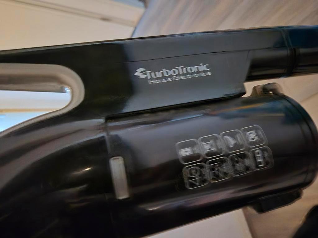 Turbotronic snoerloze steelstofzuiger / draadloze stofzuiger