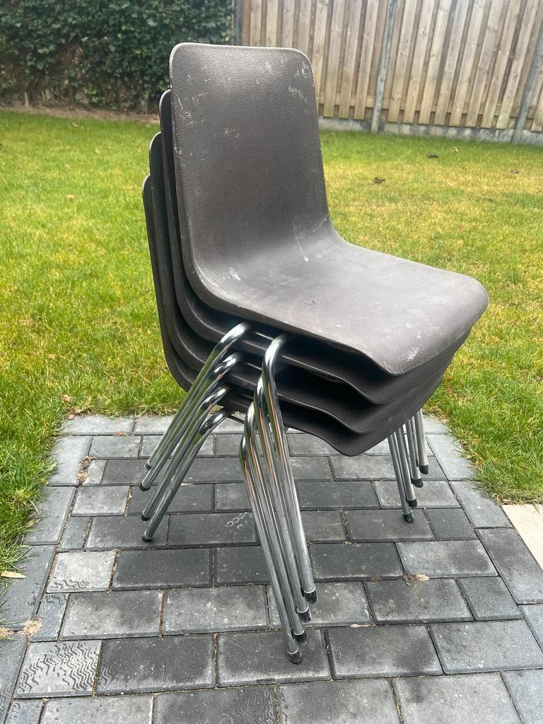 GRATIS Stapelbare stoelen - 4 stuks