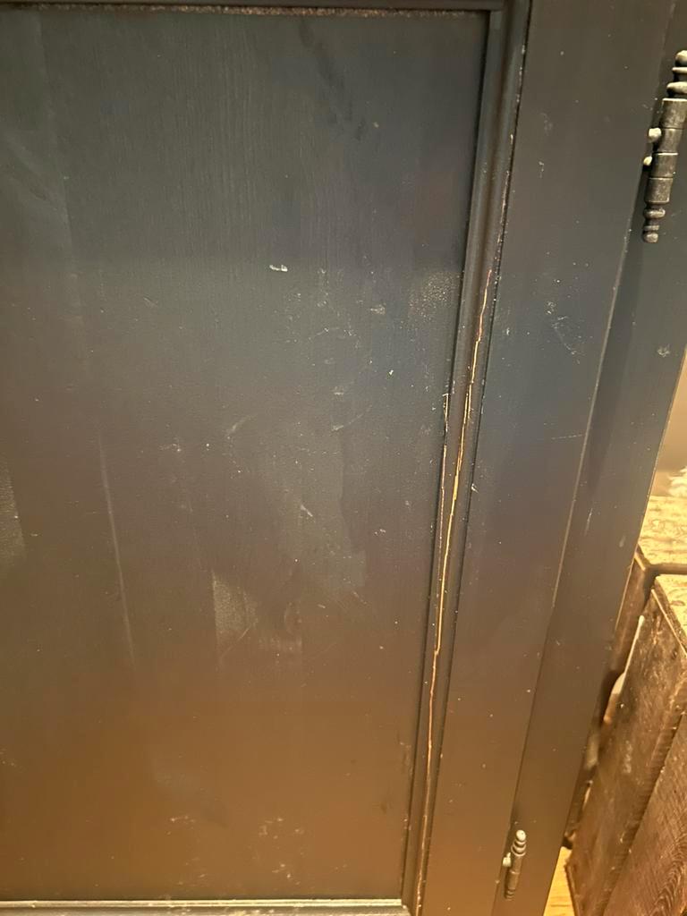 Gratis afhalen! leuke ikea kast met raampjes,landelijk zwart