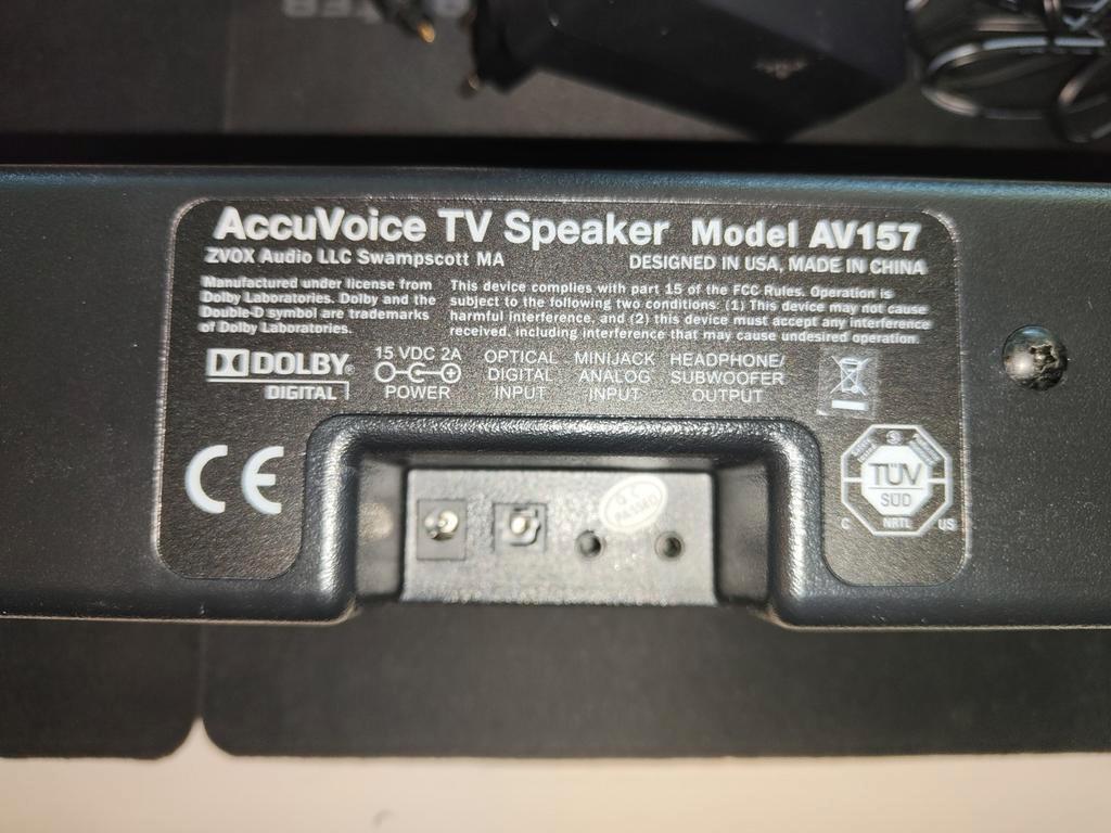 Sony 22inch full hd tv en Zvox Av157 soundbar