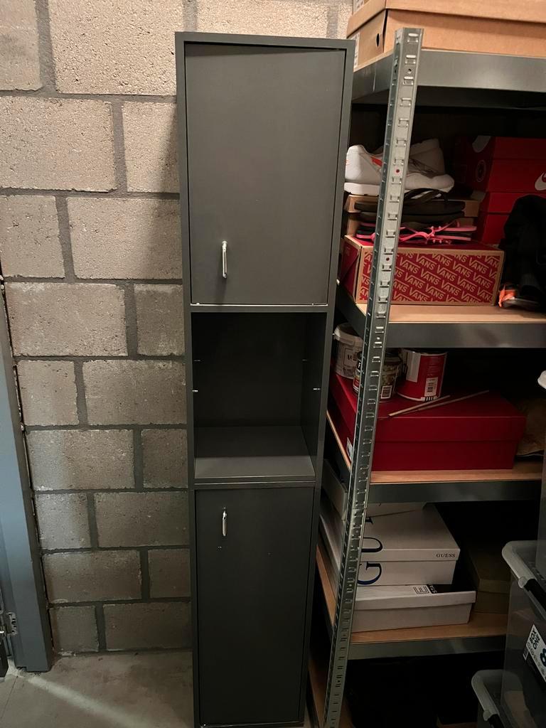 Gratis af te halen: badkamerkast en wastafelkast