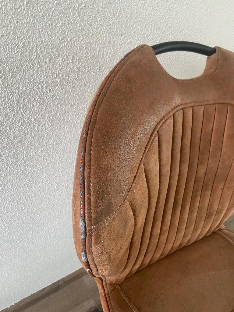 6 eetkamer stoelen gratis ophalen.