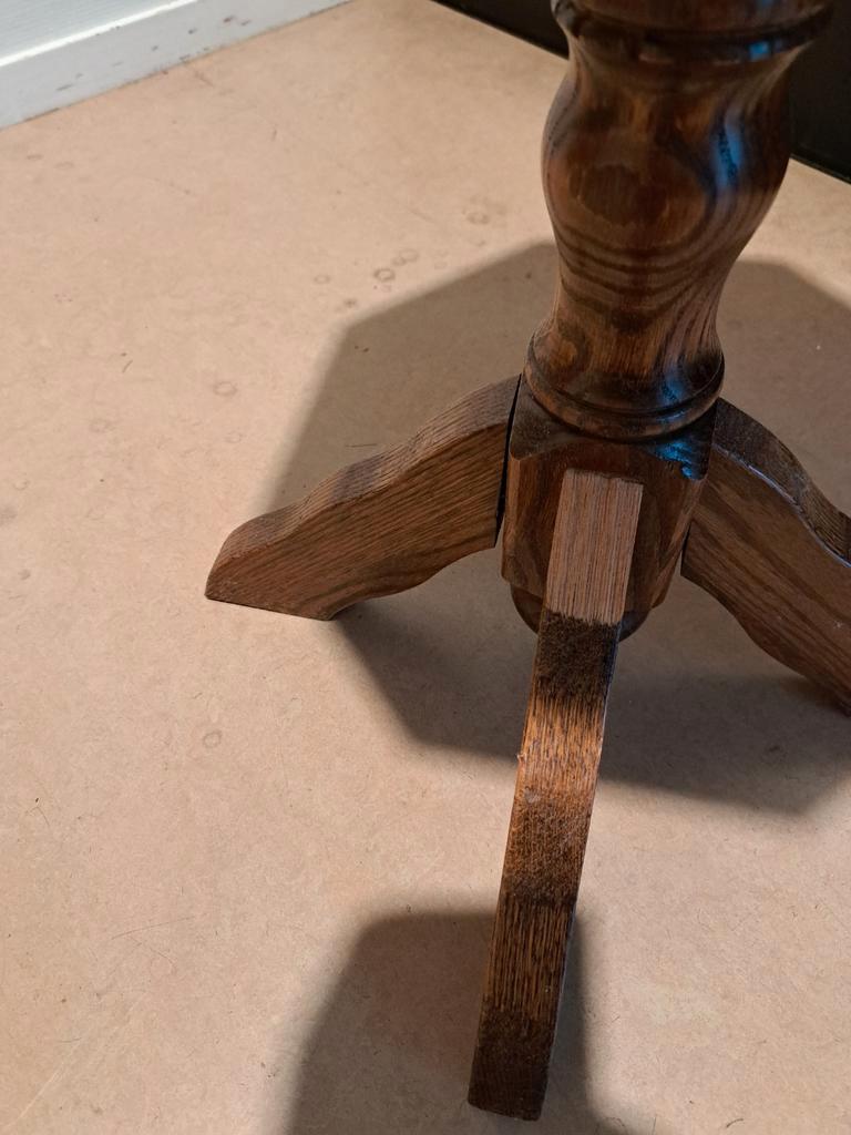 Eikenhouten bijzettafeltje - gratis af te halen!