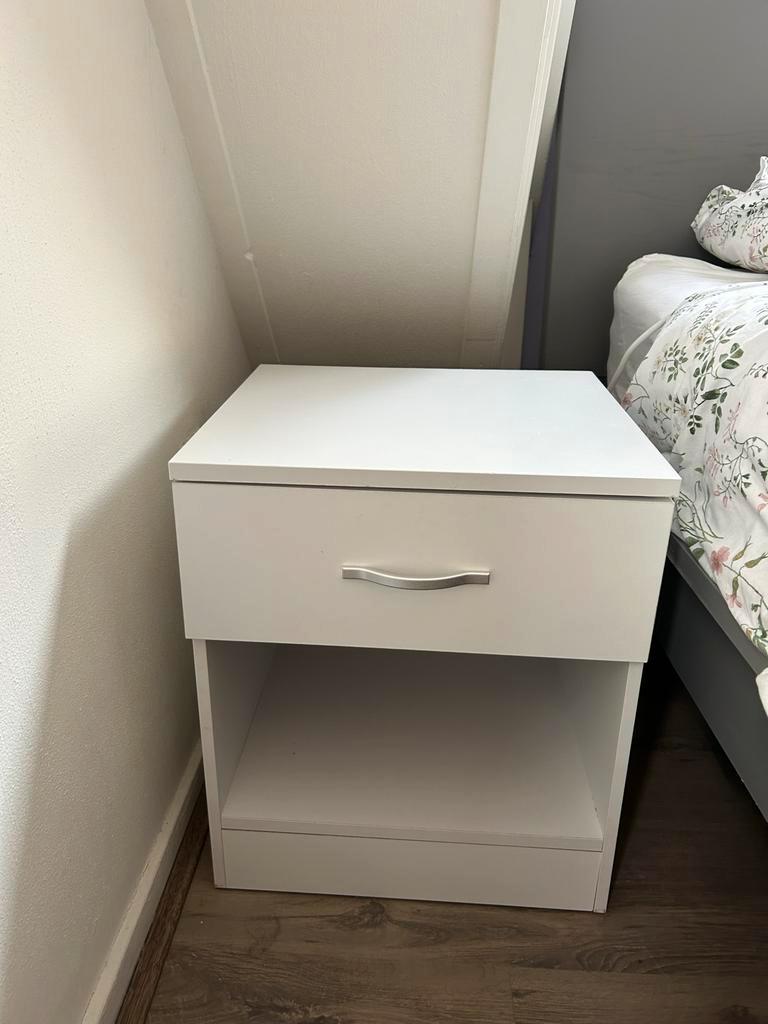 GRATIS: Nachtkastje met lade