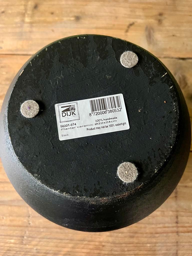 Zwarte ceramische (bol) vaas gratis