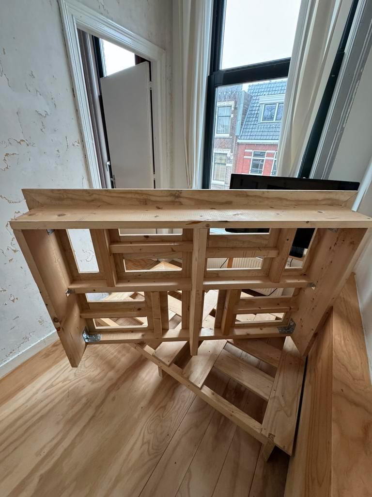 Tweepersoonsbed van resthout