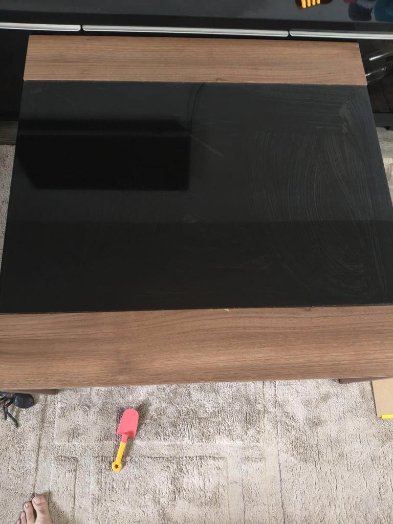 Twee tafels met 4 stoelen