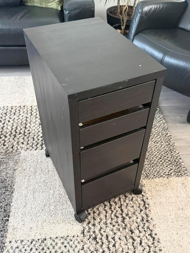 Ladenblok voor onder bureau