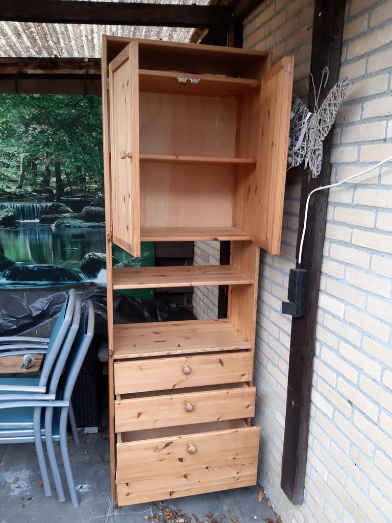 Gebruikt houten kastje met deurtjes en lades