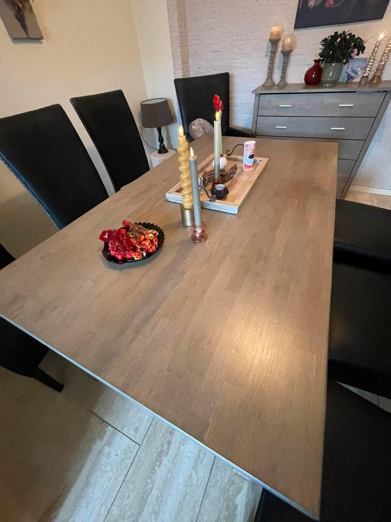 Gratis! Eikenhoutentafel 160x090 en 6 stoelen