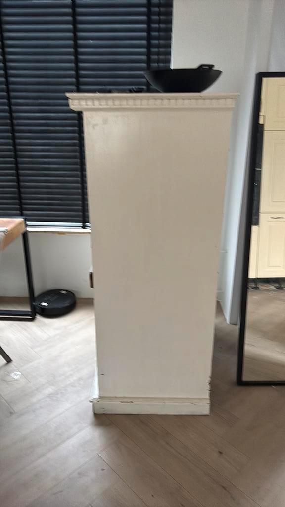 Witte opberg kast gratis!