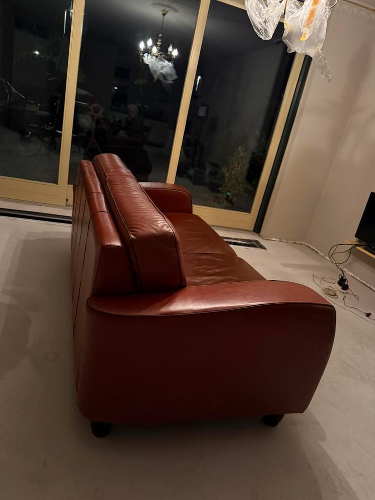 Ruime lederen 2 zits bank GRATIS af te halen