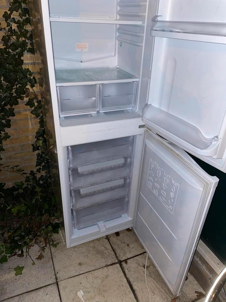 Indesit Koelkast met Vriesvak - Goed Onderhouden!