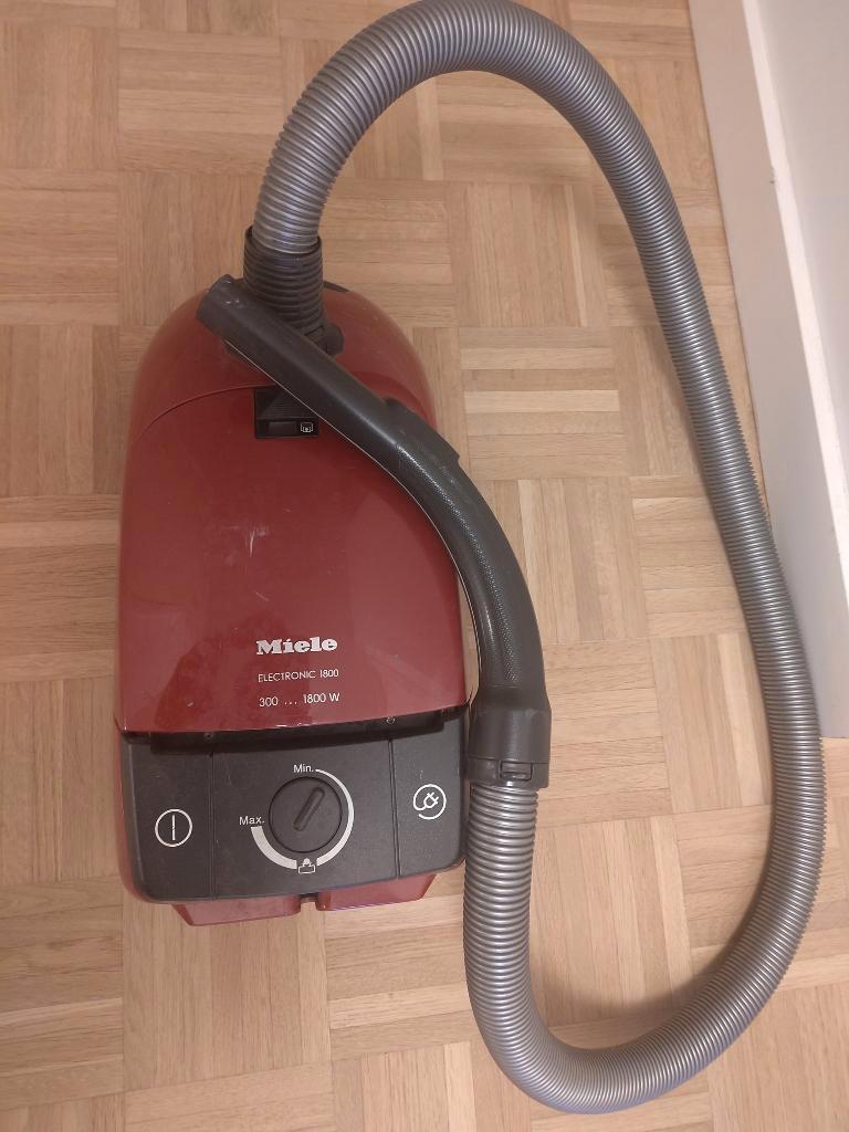 Stofzuiger gratis voor onderdelen is kapot.