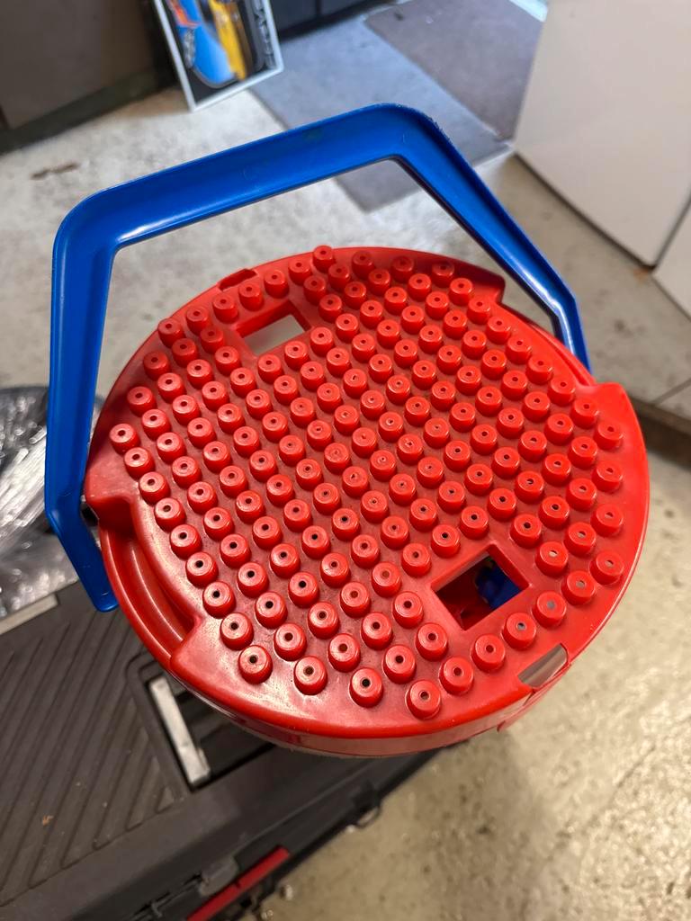 Emmer met bouwstenen