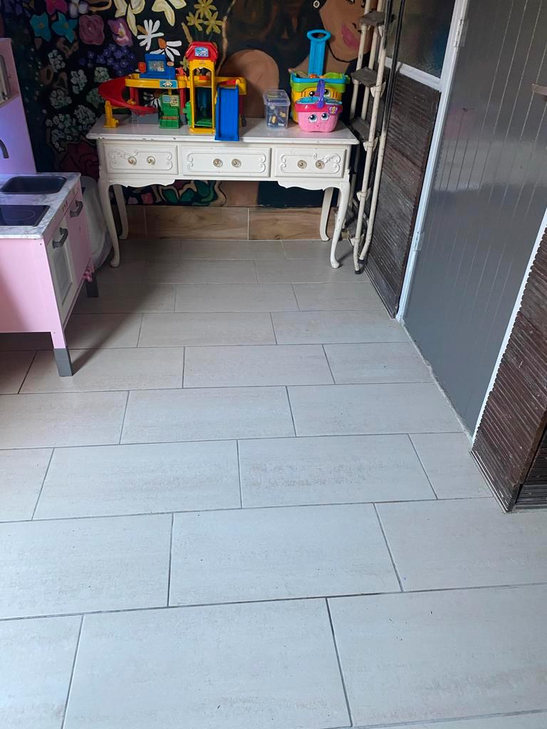 Gratis Opknap Kastje met 3 Lades - 0.45 bij 1.30  cm