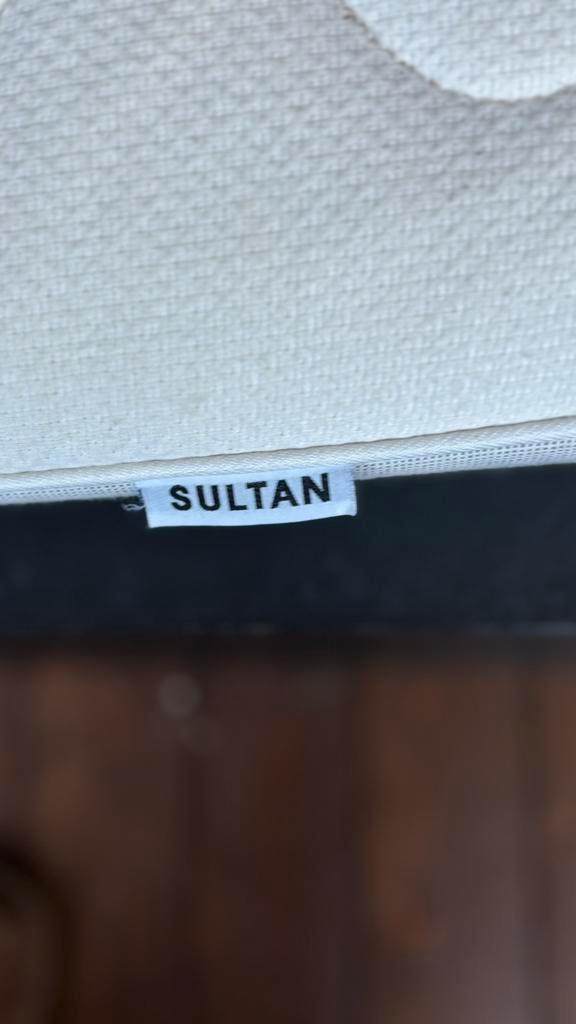 Bed (160x200) met ombouw GRATIS ophalen!